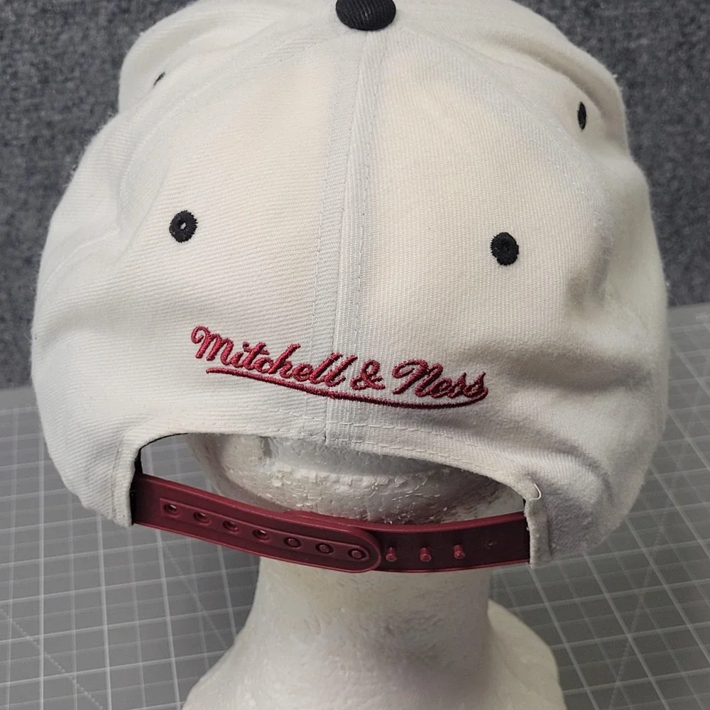Miami Heat Hat Cap Snap Back White Red NBA Basketball‎ Mens Throwback Script